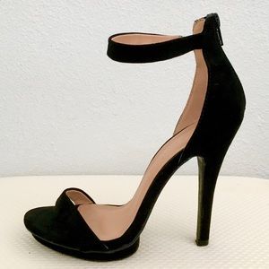 Heels: aprox. 5 in